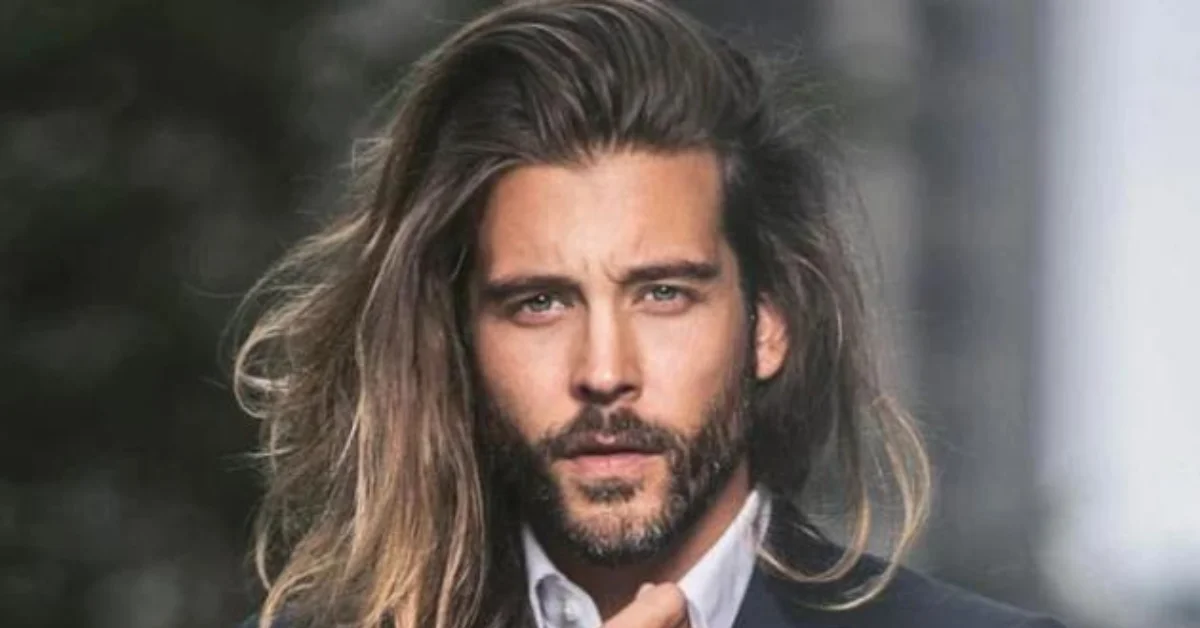 Coiffure pour homme cheveux long : Styles & Entretien